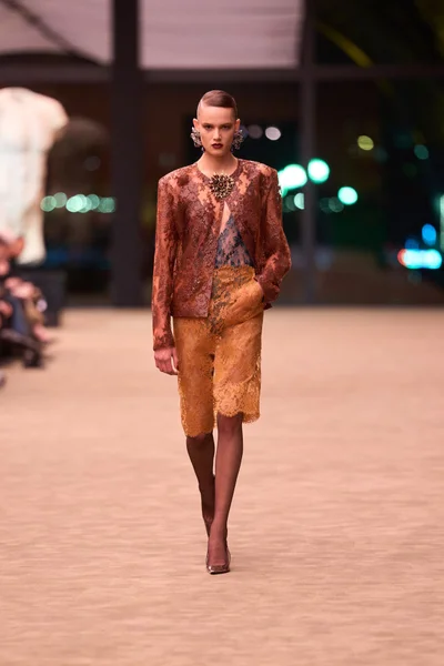 Look 12